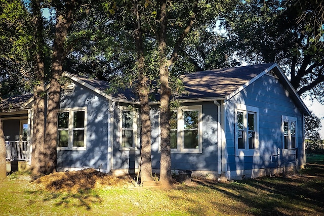 4536 Hodgkins Rd, Lake Worth, TX 76135 - view of side of home featuring a lawn and a shingled roof