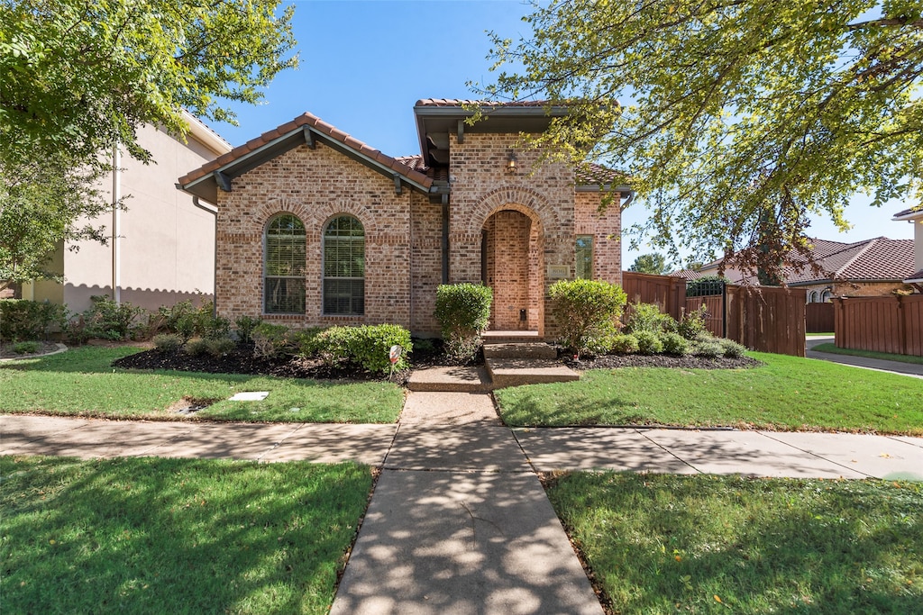 view of front of property with a front lawn