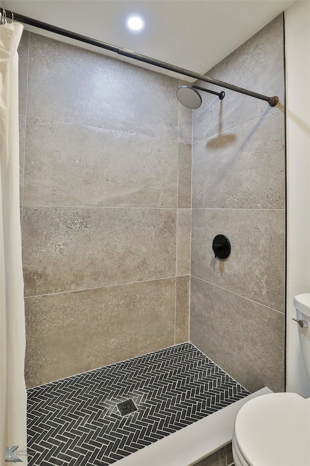 bathroom with toilet and curtained shower