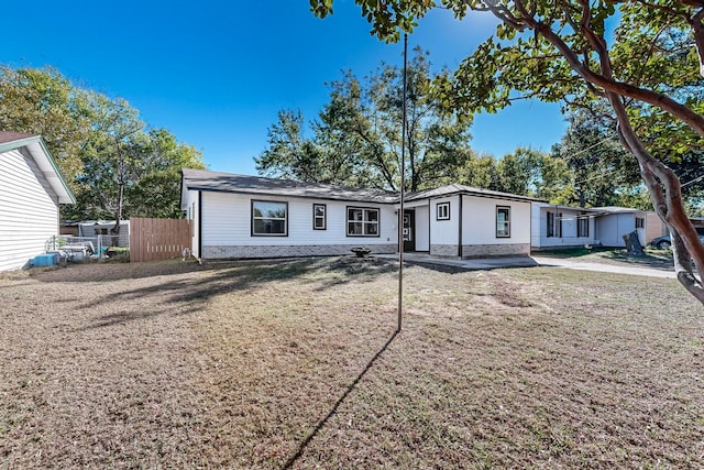 ranch-style home with a front yard