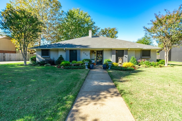 single story home with a front lawn