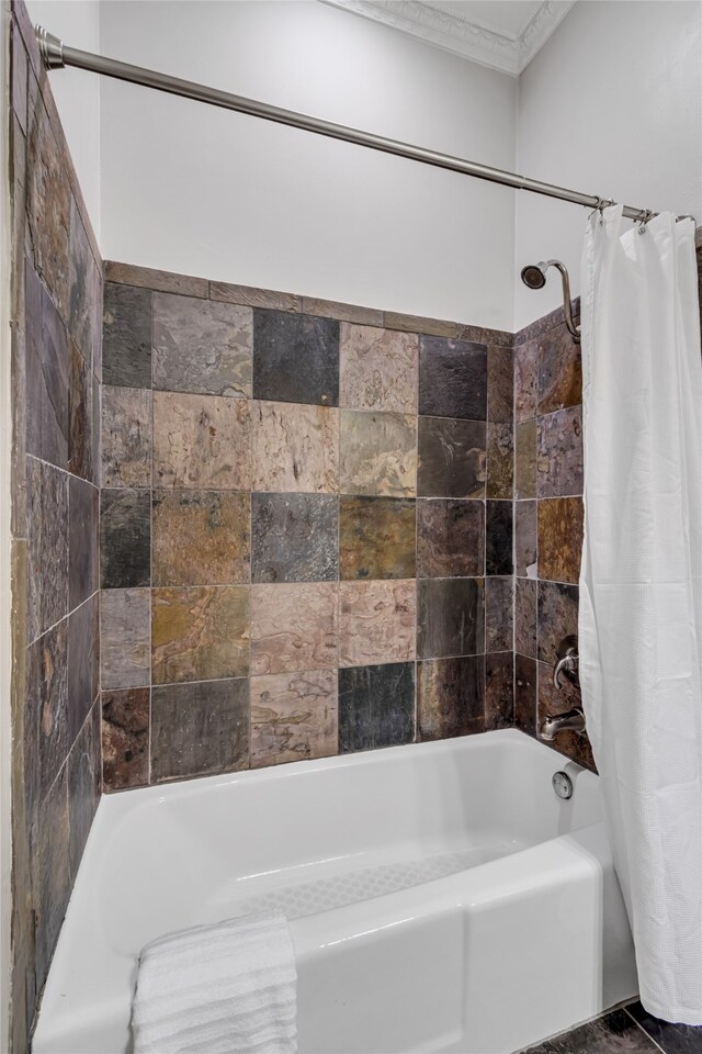 bathroom featuring shower / tub combo