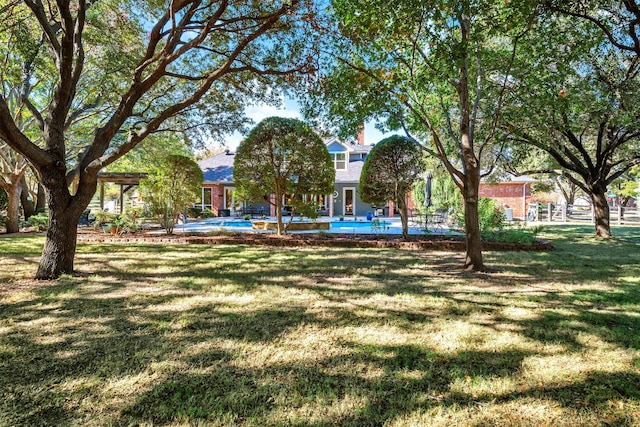 view of yard featuring a patio