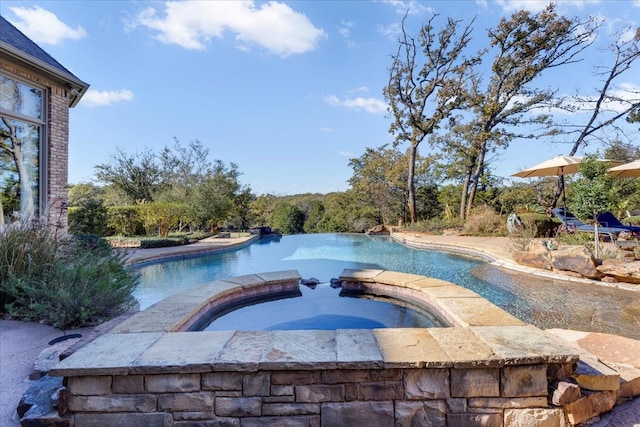 view of pool featuring an in ground hot tub