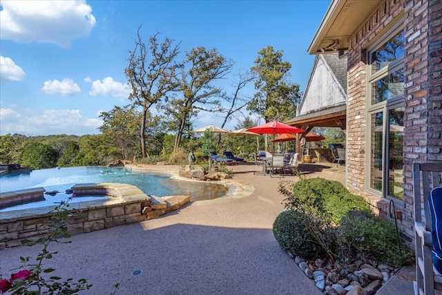 view of yard featuring a swimming pool with hot tub and a patio