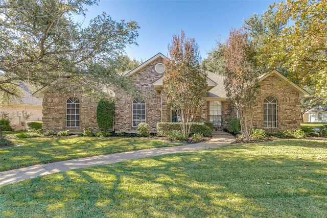 view of front of home with a front lawn