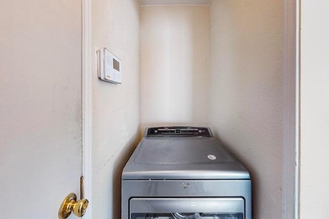 laundry area featuring washer / clothes dryer