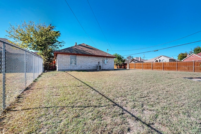 view of yard featuring central AC unit