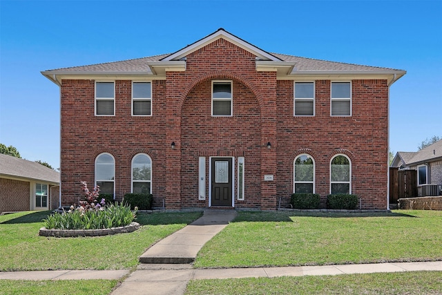 view of front of home featuring a front yard