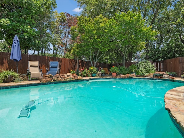 view of swimming pool