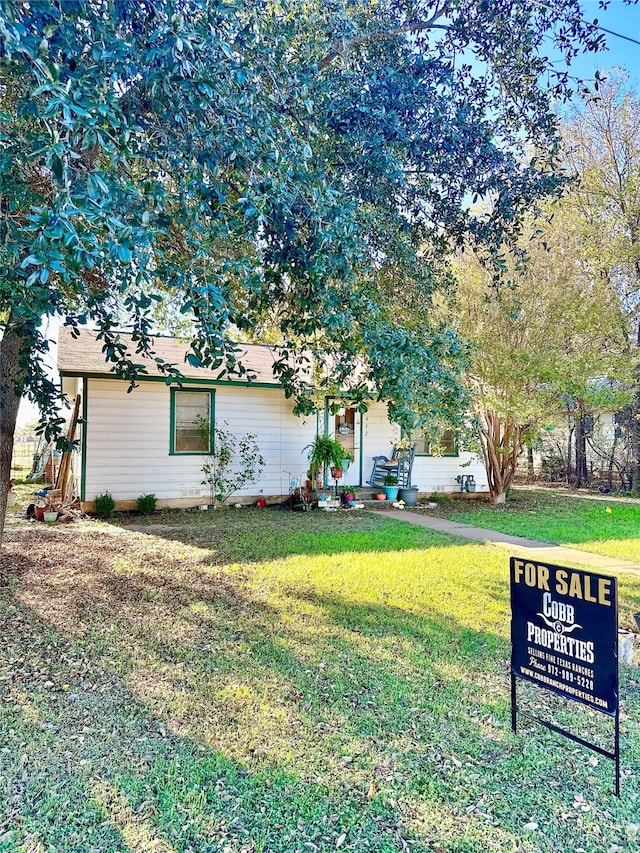 exterior space featuring a lawn