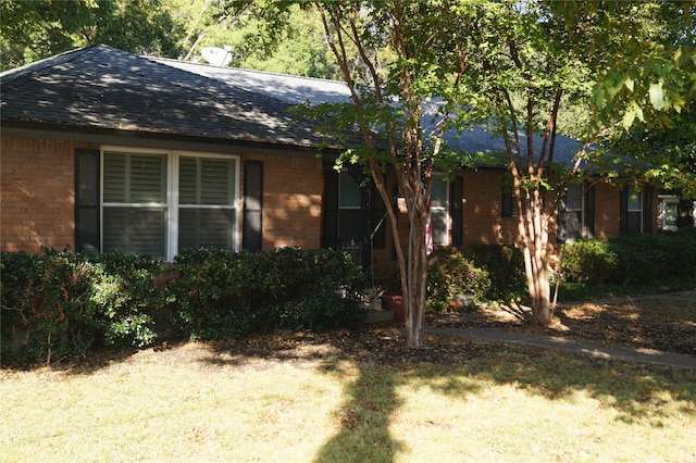 exterior space featuring a front lawn