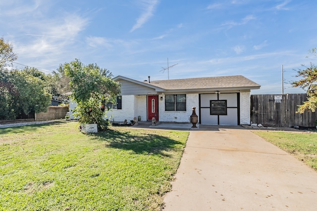 view of front of home featuring a front lawn