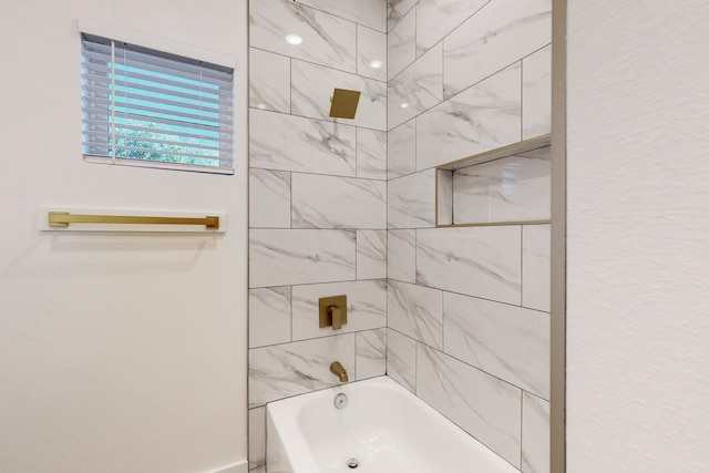 bathroom with tiled shower / bath combo