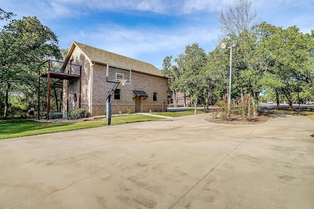 143 Coldwater Creek Ln, Weatherford, TX 76088 - view of home's exterior featuring brick siding, community basketball court, a lawn, and curved driveway