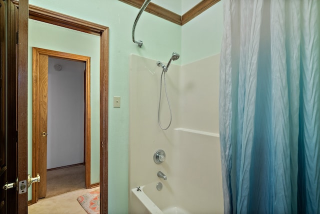 bathroom featuring shower / bath combo