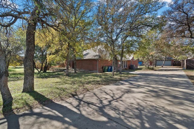 view of front of house featuring a front yard