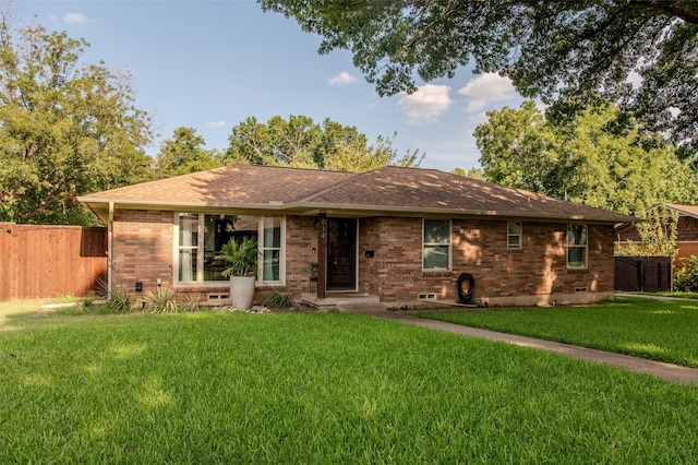 ranch-style home featuring a front lawn