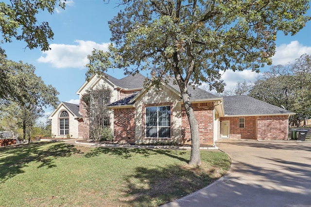 view of front facade with a front yard