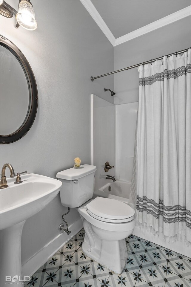 full bathroom featuring sink, tile patterned flooring, toilet, ornamental molding, and shower / tub combo