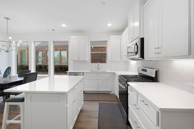 dining space featuring light hardwood / wood-style floors, sink, and an inviting chandelier