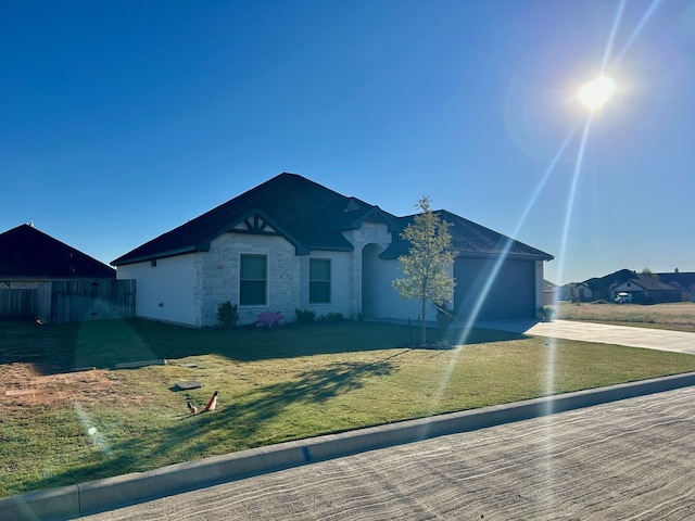 view of front facade with a front yard