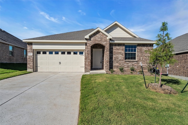 view of front of home featuring a front yard and a garage