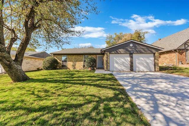 single story home featuring a front lawn