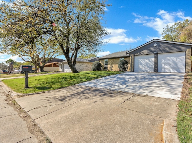 ranch-style house featuring a front lawn