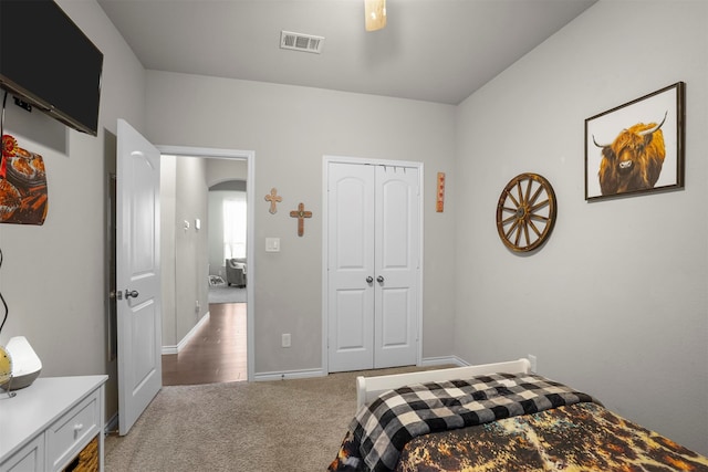 bedroom with carpet floors, a closet, and ceiling fan