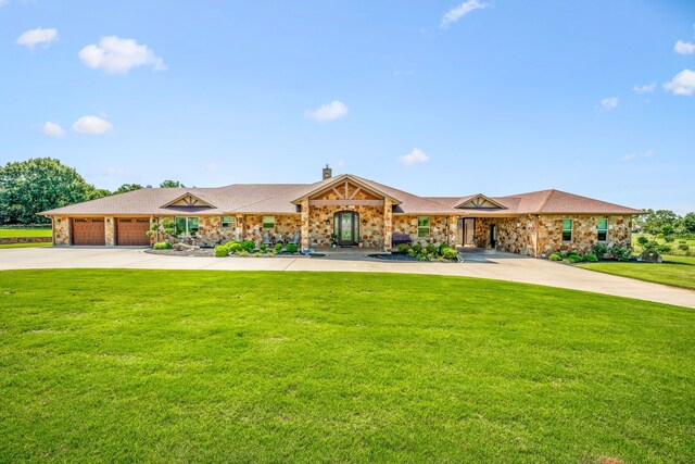 single story home with a front lawn