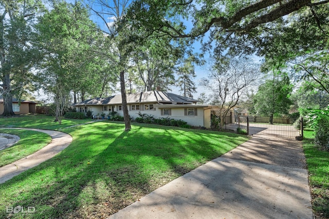 view of front of property with a front yard