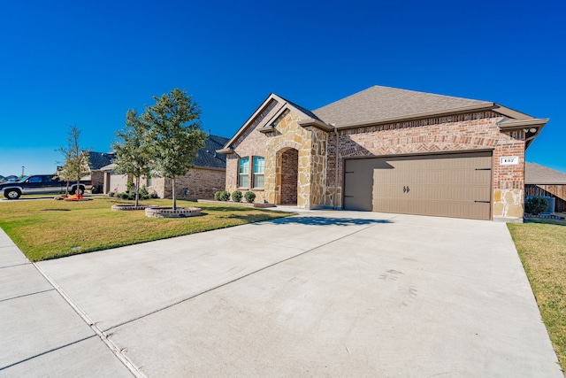 view of front of home featuring a garage and a front yard