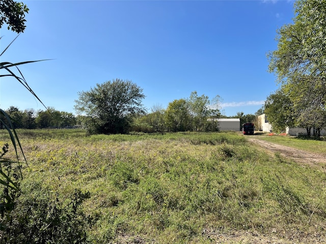 view of yard featuring a rural view