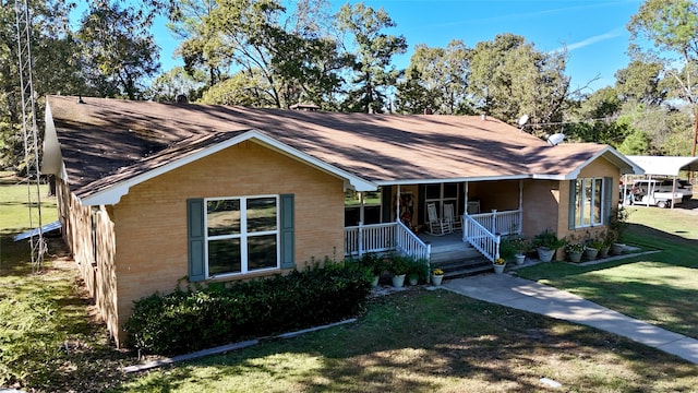 view of front facade featuring a porch and a front lawn