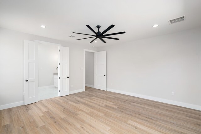 unfurnished room featuring light wood-type flooring and ceiling fan