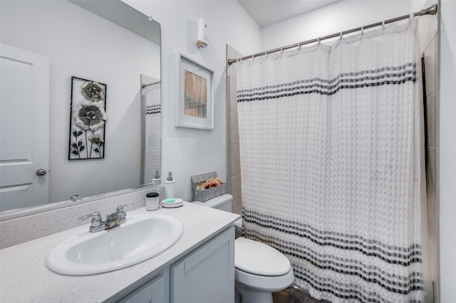 bathroom with a shower with shower curtain, vanity, and toilet