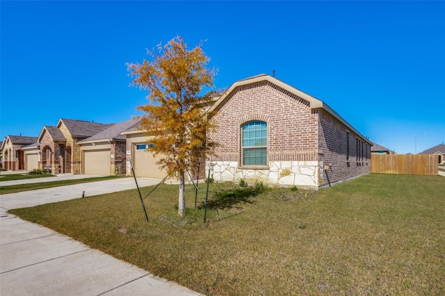 view of front facade featuring a front yard and a garage