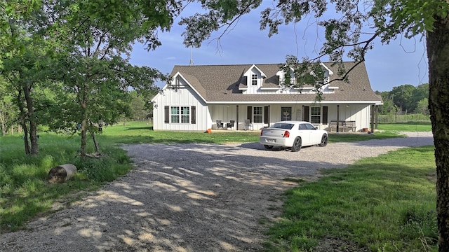 view of front of house featuring covered porch and a front yard