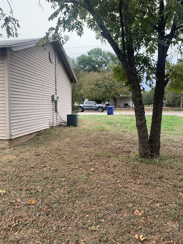 view of yard featuring cooling unit