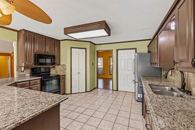 kitchen with appliances with stainless steel finishes, visible vents, crown molding, and a peninsula