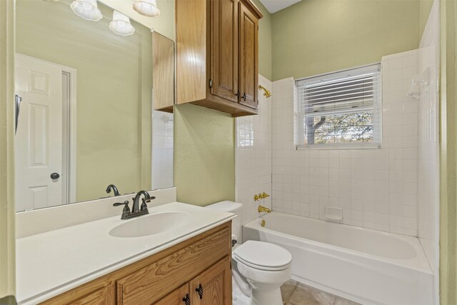 unfurnished bedroom featuring a ceiling fan, baseboards, and wood finished floors