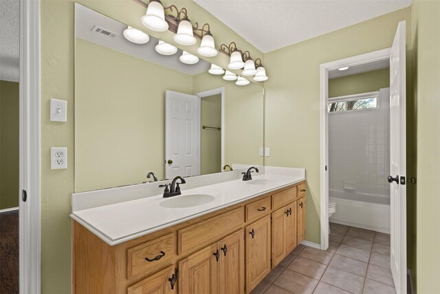 spare room with ceiling fan, dark wood-type flooring, a textured ceiling, and baseboards