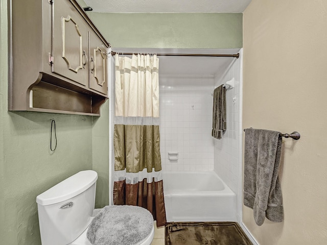 bathroom featuring toilet and shower / bath combo with shower curtain