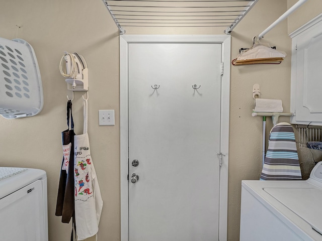 laundry room with washing machine and dryer