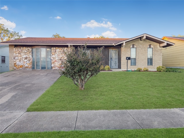 ranch-style home with a front yard