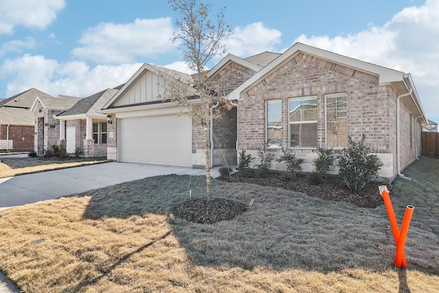 view of front facade featuring a garage and a front lawn