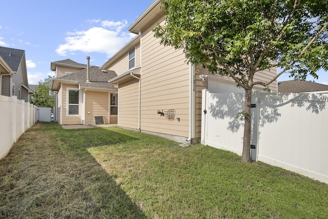 rear view of house featuring a yard