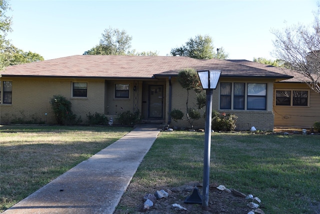 view of front of property with a front yard