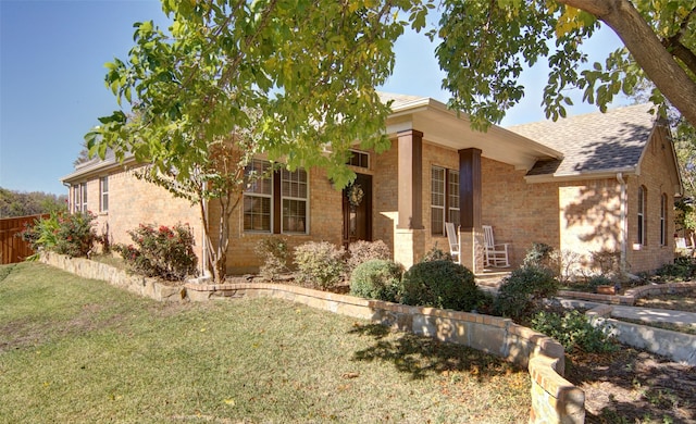 view of front of property with a front yard